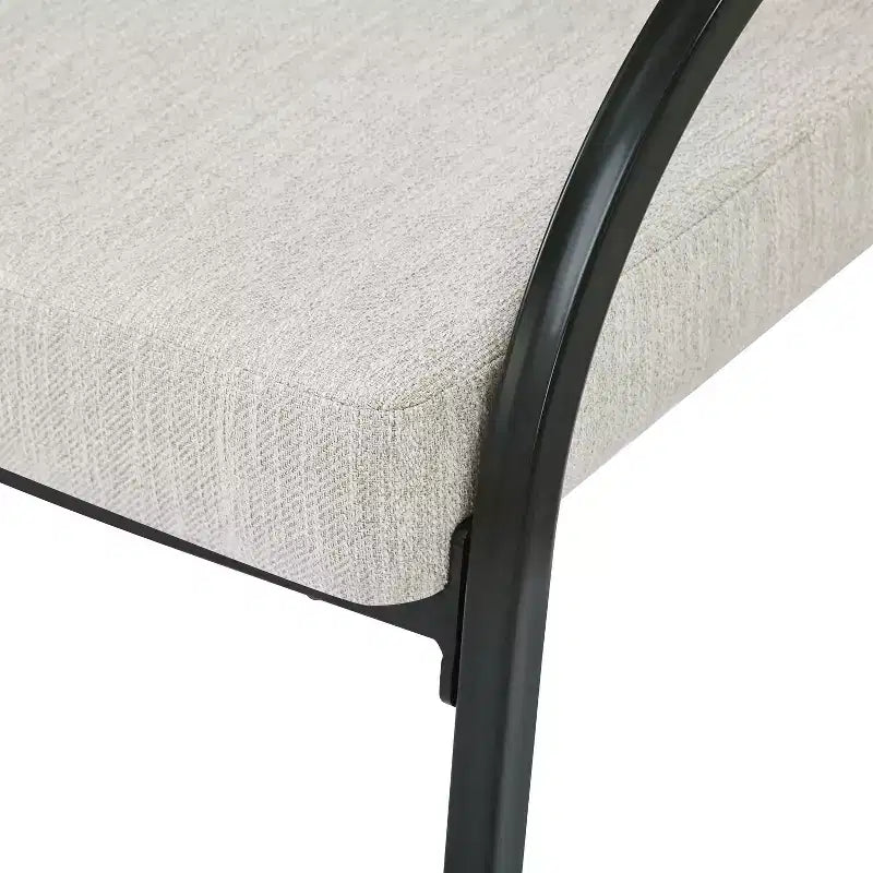 Chaises de salle à manger avec accoudoirs rembourrés et pieds en métal