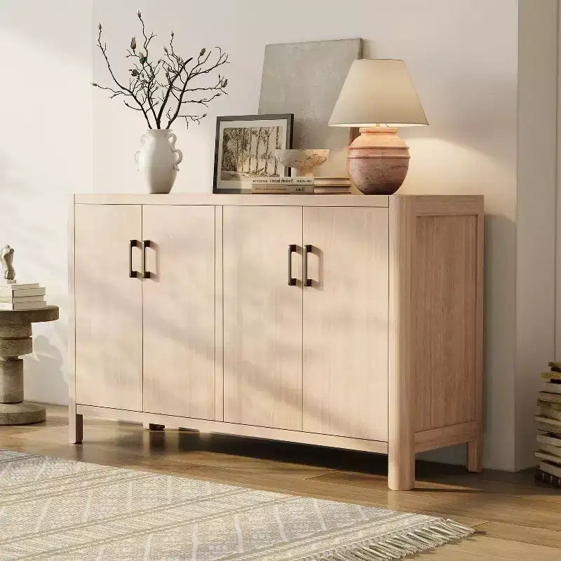 Vestiaires Armoire quatre portes de style campagnard de 59 pouces Fini placage de bois naturel Coins arrondis Espace de rangement inclus Charnières à fermeture douce Couleur naturelle