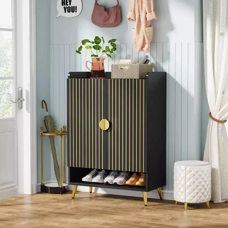 Meuble à chaussures 7 niveaux en bois noir avec portes et étagères réglables, idéal pour le rangement de chaussures dans l'entrée, le couloir, le placard ou le salon.